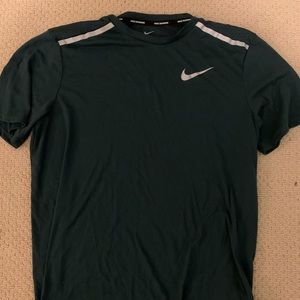 NIKE RUNNING- GREEN - MEDIUM - BRAND NEW